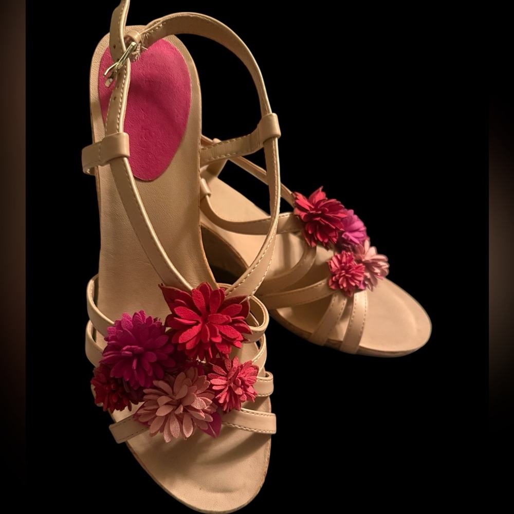 Tahari Beige wedge heel Sandals with Pink red Floral Accents